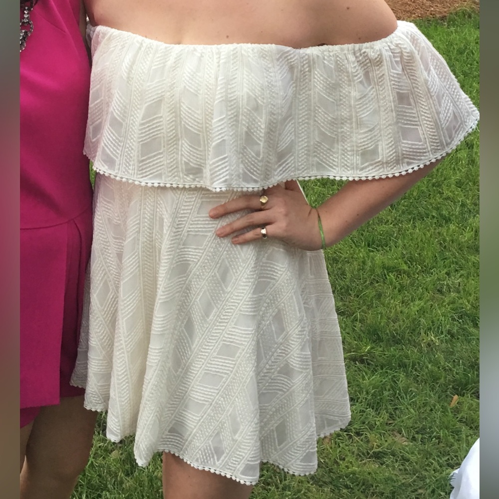 AMANDA UPRICHARD WHITE DRESS